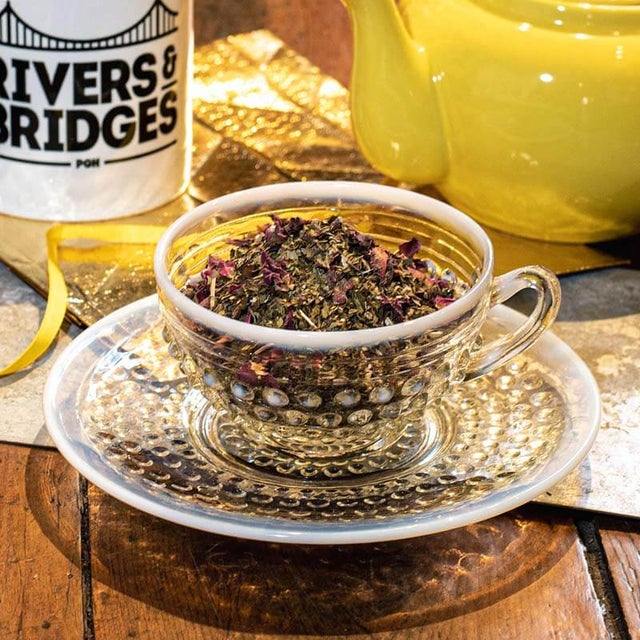 Yinzer | AV Tea Co. | Abeille Voyante Tea Co. | Organic Hand