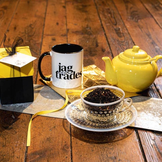 Yinzer | AV Tea Co. | Abeille Voyante Tea Co. | Organic Hand